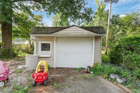 2610 Owaisa Road Cuyahoga Falls OH 44221