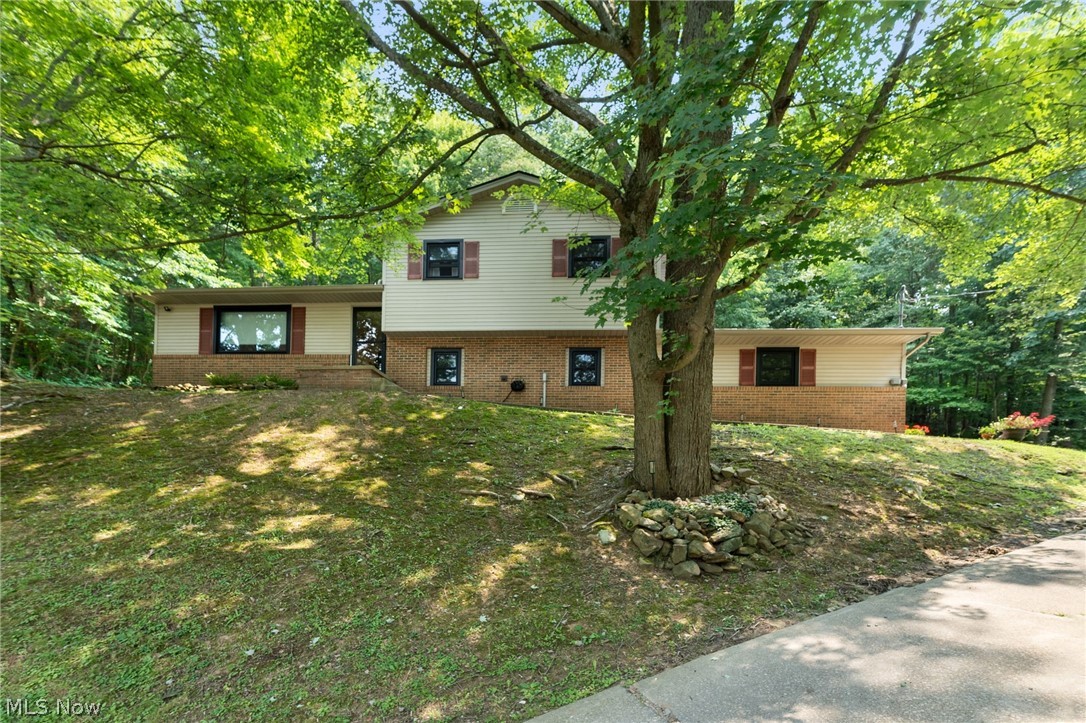 8148 Avalon Road NW Malvern OH 44644