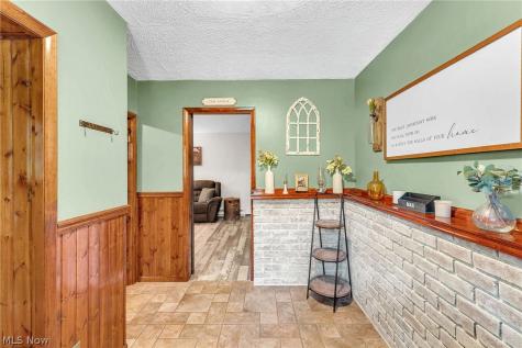 8148 Avalon Road NW Malvern OH 44644