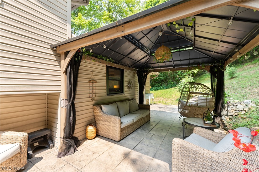 8148 Avalon Road NW Malvern OH 44644