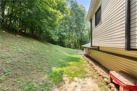 8148 Avalon Road NW Malvern OH 44644
