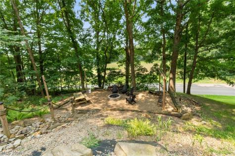 8148 Avalon Road NW Malvern OH 44644