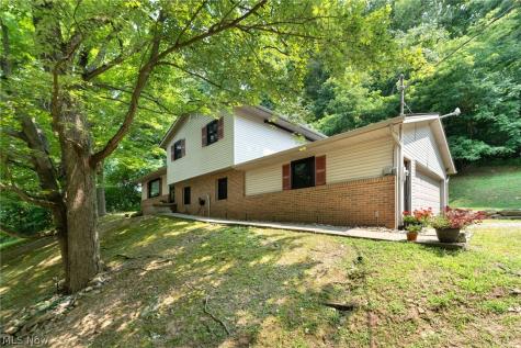 8148 Avalon Road NW Malvern OH 44644