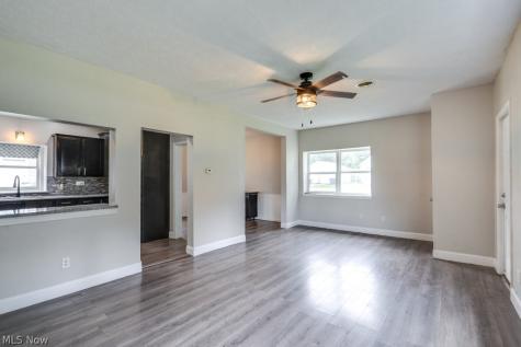 1989 E Turkeyfoot Lake Road Akron OH 44312