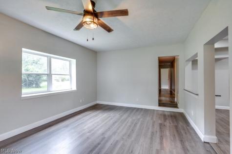 1989 E Turkeyfoot Lake Road Akron OH 44312
