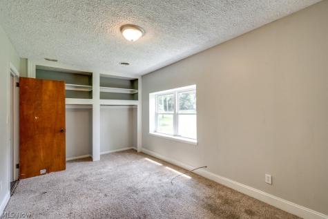 1989 E Turkeyfoot Lake Road Akron OH 44312