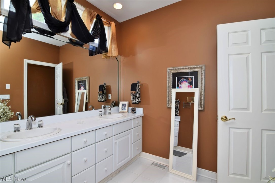 417 W Glengary Circle Highland Heights OH 44143