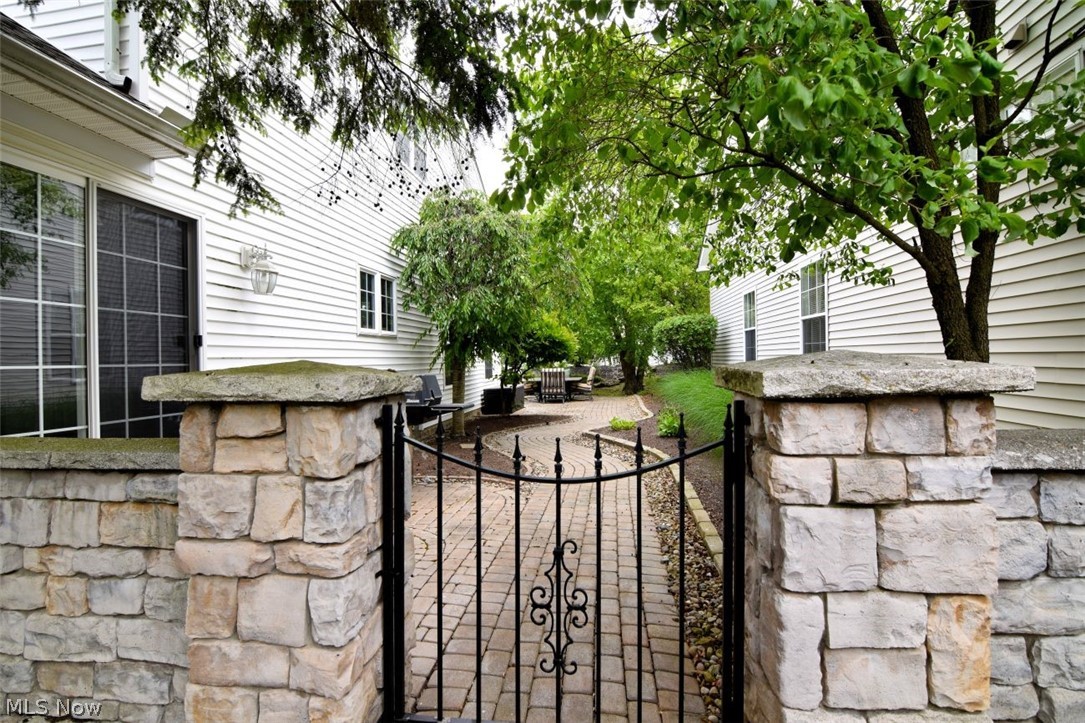 417 W Glengary Circle Highland Heights OH 44143