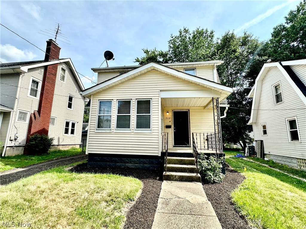 712 Lovers Lane Akron OH 44306
