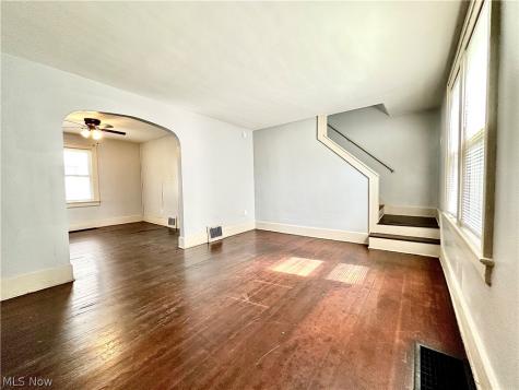 712 Lovers Lane Akron OH 44306