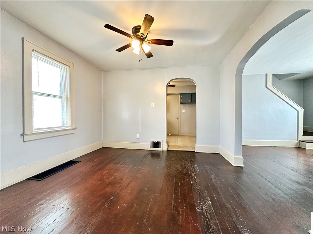 712 Lovers Lane Akron OH 44306