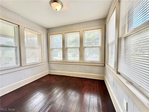 712 Lovers Lane Akron OH 44306