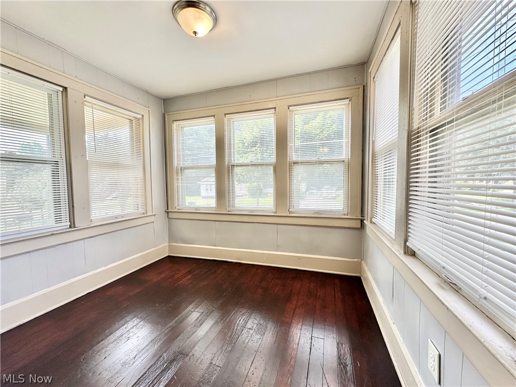 712 Lovers Lane Akron OH 44306