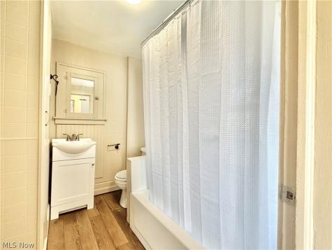 712 Lovers Lane Akron OH 44306