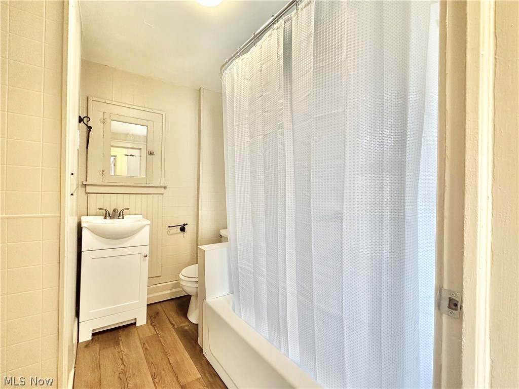 712 Lovers Lane Akron OH 44306