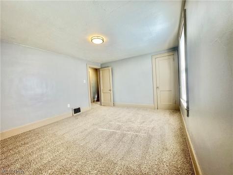 712 Lovers Lane Akron OH 44306