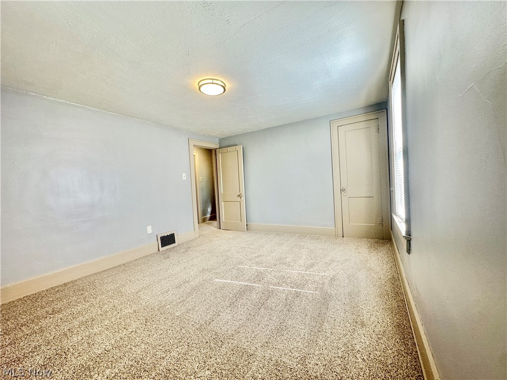 712 Lovers Lane Akron OH 44306