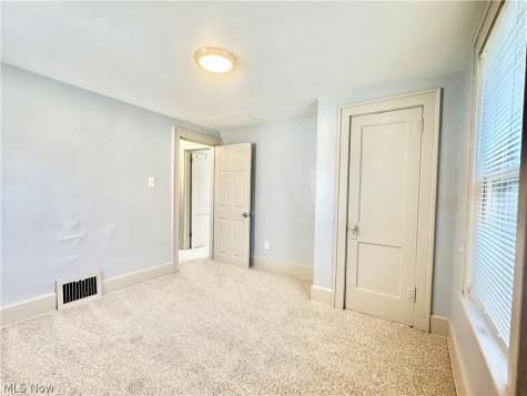 712 Lovers Lane Akron OH 44306