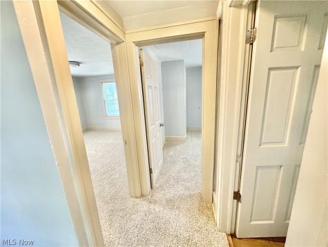 712 Lovers Lane Akron OH 44306