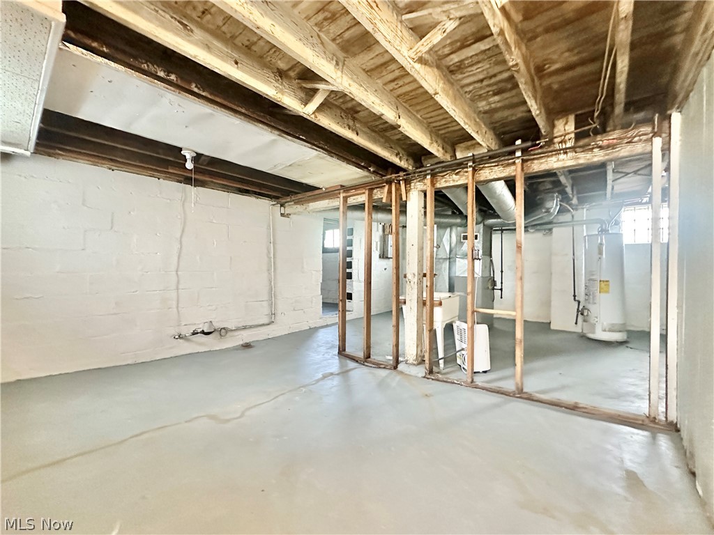 712 Lovers Lane Akron OH 44306