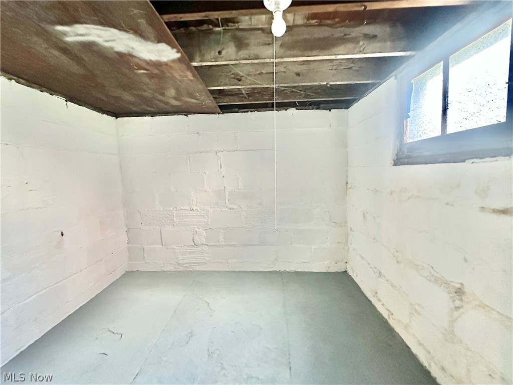 712 Lovers Lane Akron OH 44306