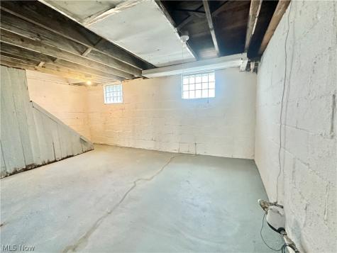 712 Lovers Lane Akron OH 44306