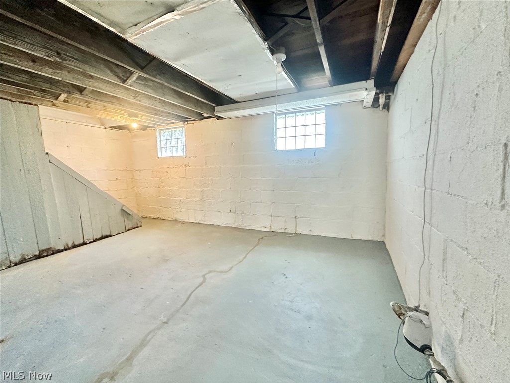 712 Lovers Lane Akron OH 44306