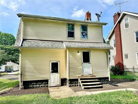 712 Lovers Lane Akron OH 44306