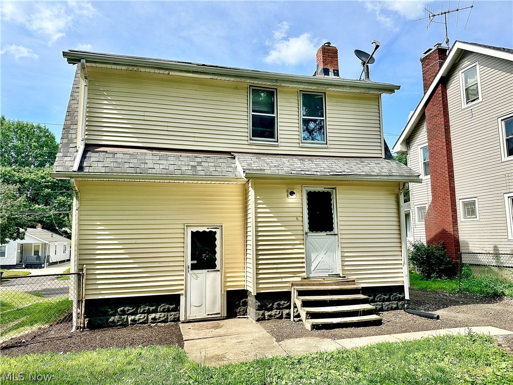 712 Lovers Lane Akron OH 44306