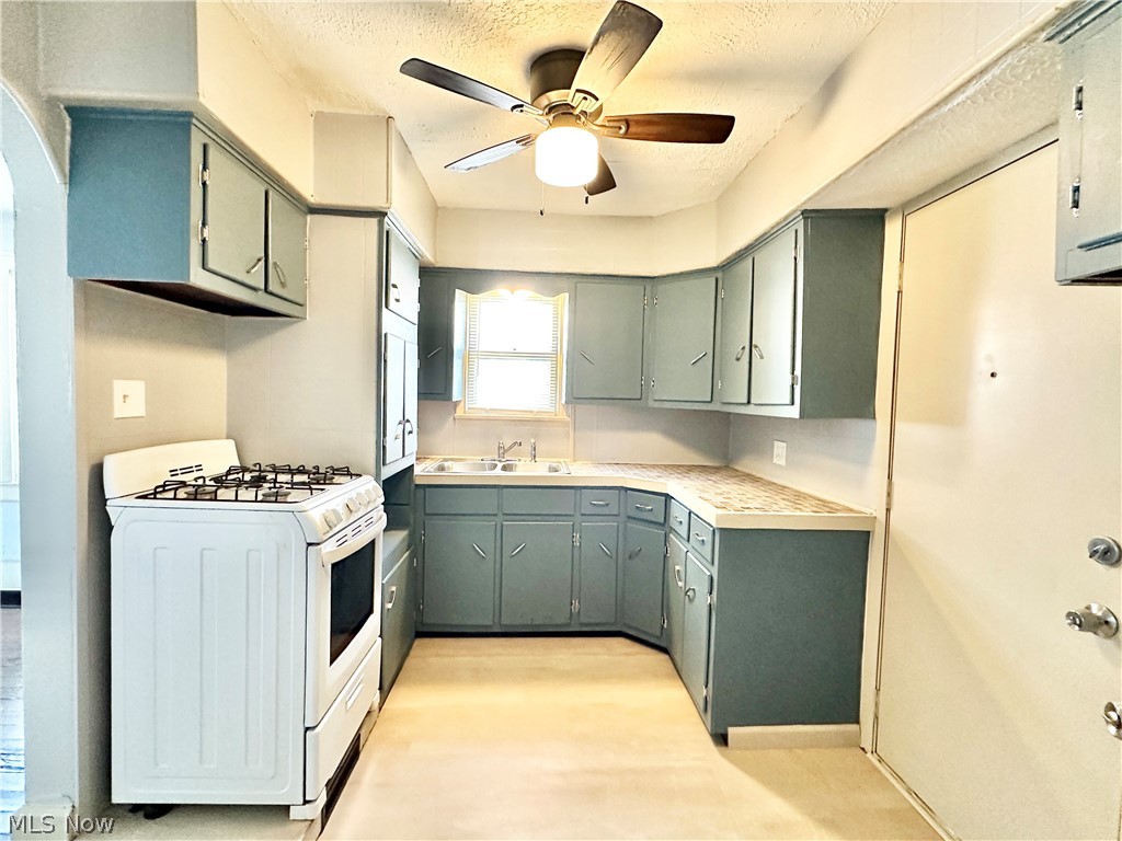 712 Lovers Lane Akron OH 44306