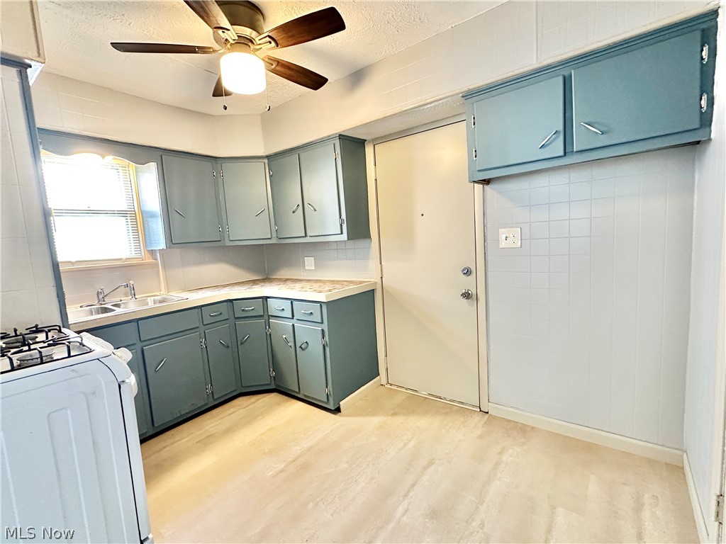 712 Lovers Lane Akron OH 44306