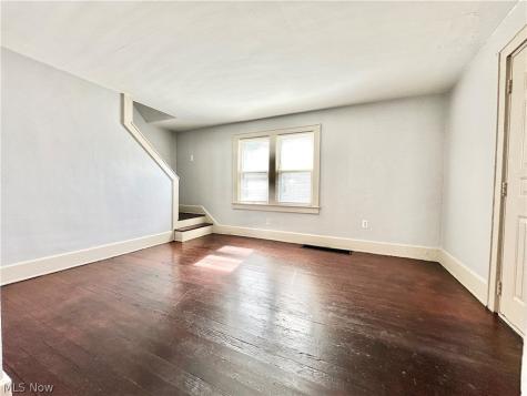 712 Lovers Lane Akron OH 44306