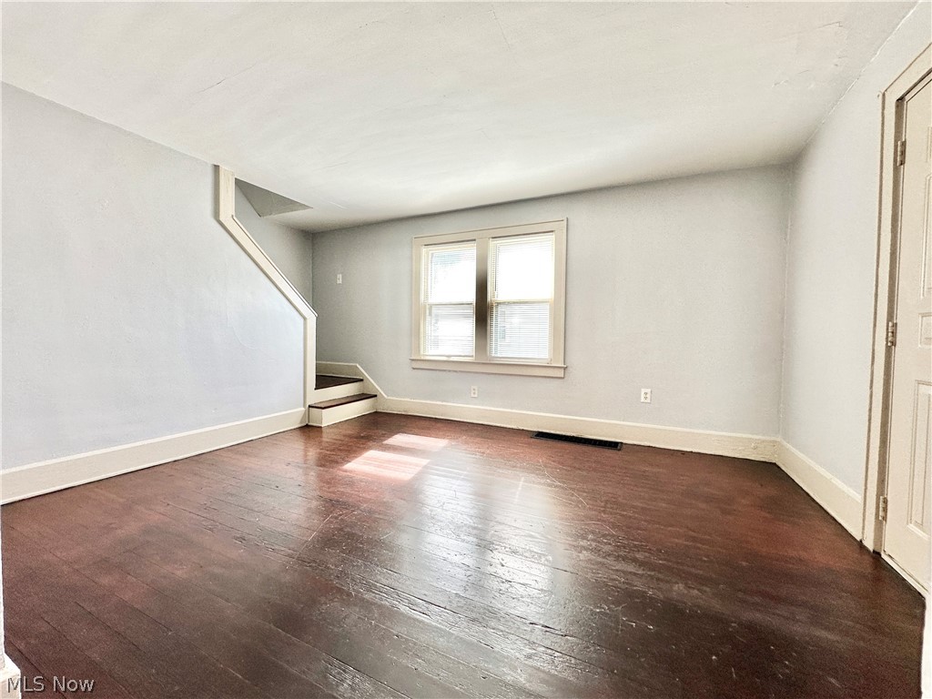 712 Lovers Lane Akron OH 44306