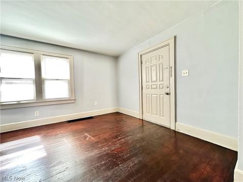 712 Lovers Lane Akron OH 44306