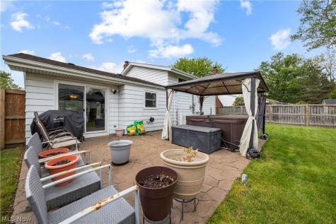 25082 Randall Drive North Olmsted OH 44070