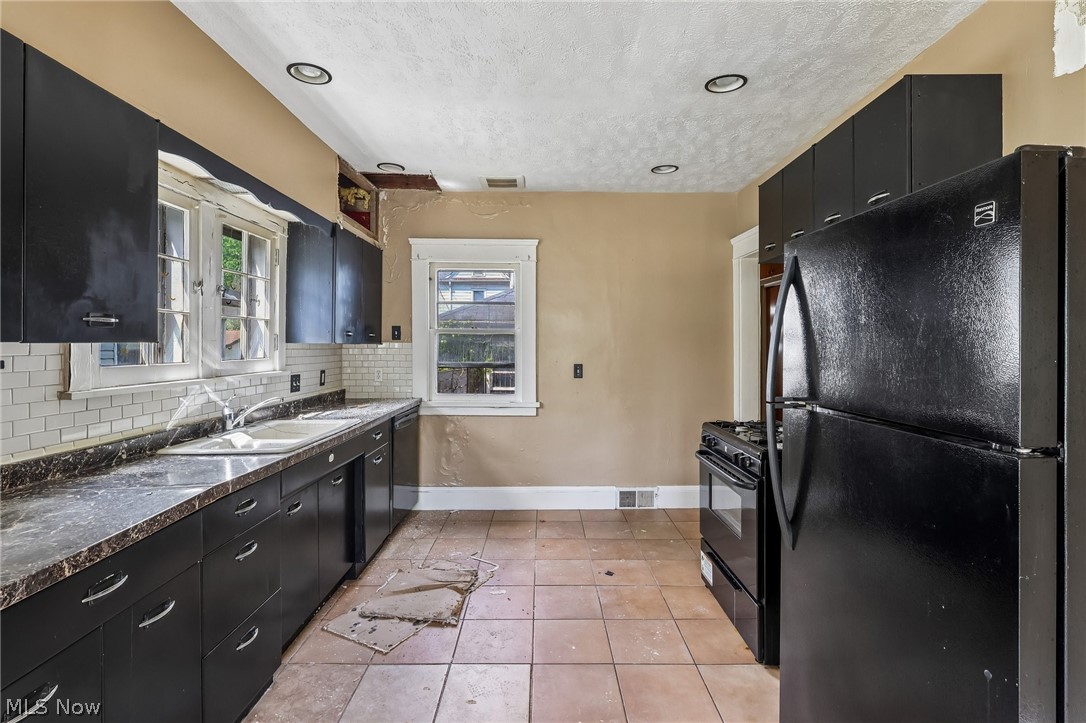 6821 Fleet Avenue Cleveland OH 44105