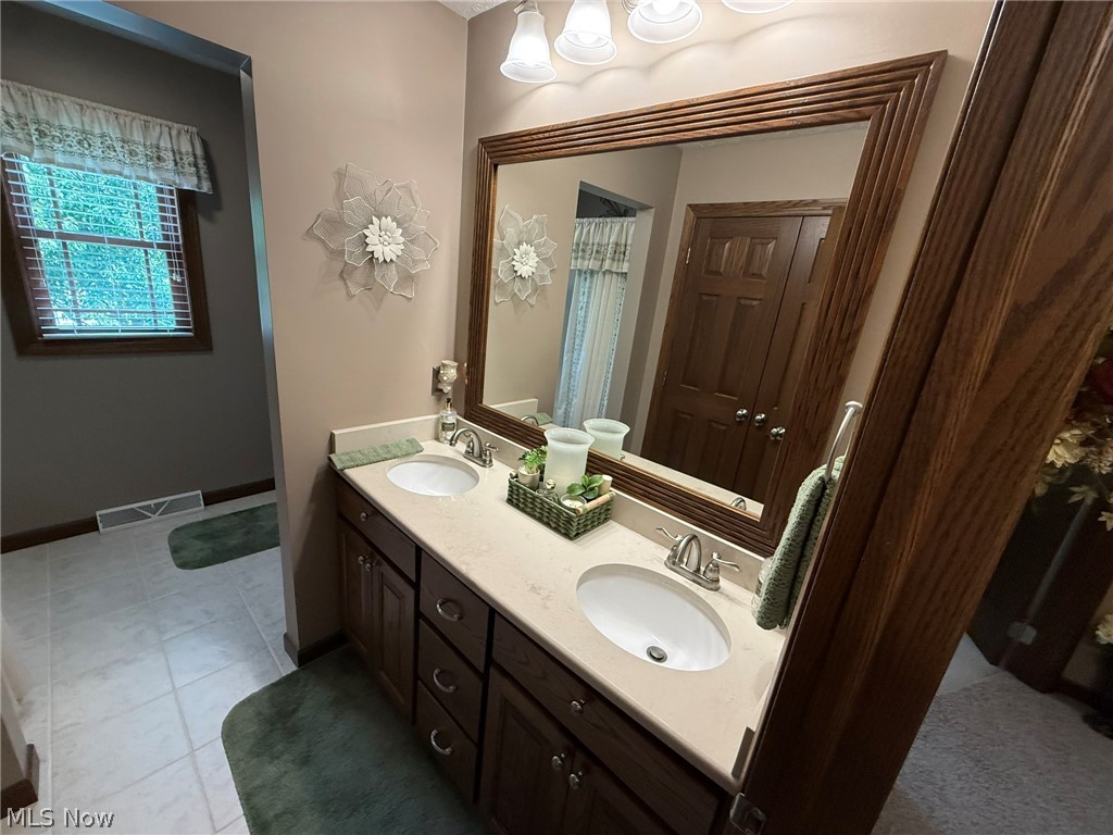 410 Stratton Avenue SW New Philadelphia OH 44663