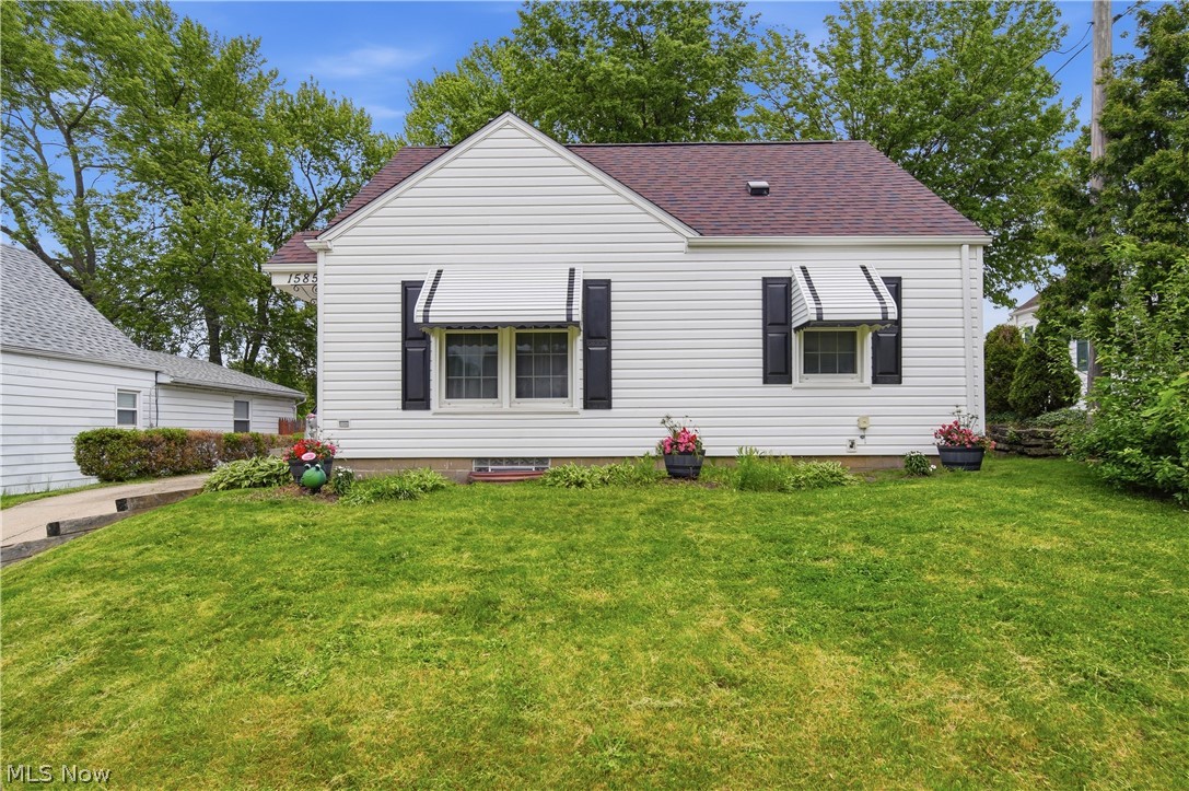 1585 Thornapple Avenue Akron OH 44301