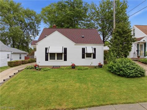 1585 Thornapple Avenue Akron OH 44301