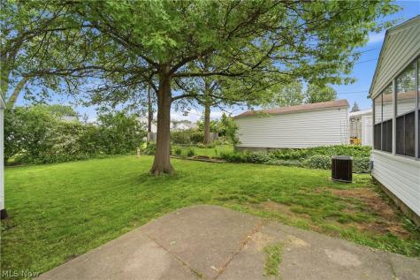 1585 Thornapple Avenue Akron OH 44301