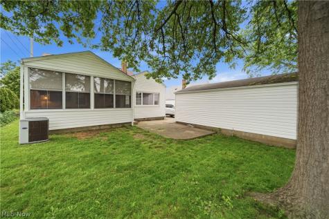 1585 Thornapple Avenue Akron OH 44301