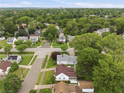 1585 Thornapple Avenue Akron OH 44301