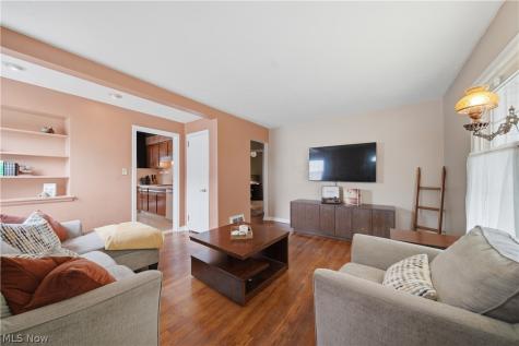 1585 Thornapple Avenue Akron OH 44301