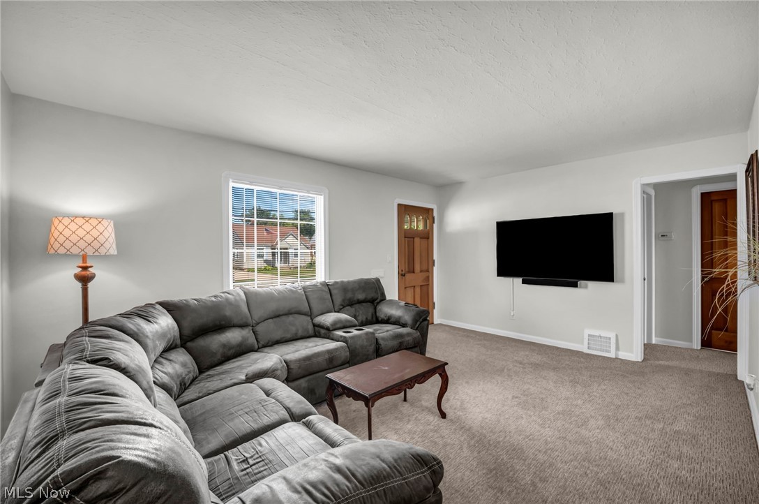 424 E 326th Street Willowick OH 44095