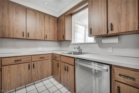 424 E 326th Street Willowick OH 44095