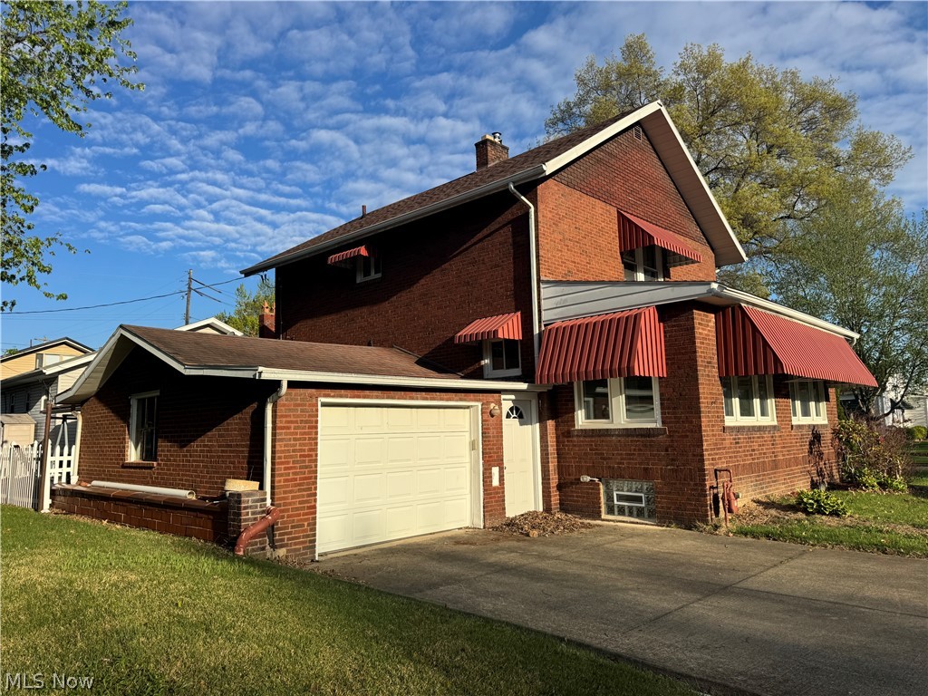 936 N Main Street Uhrichsville OH 44683