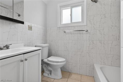 3346 W 59th Place Cleveland OH 44102