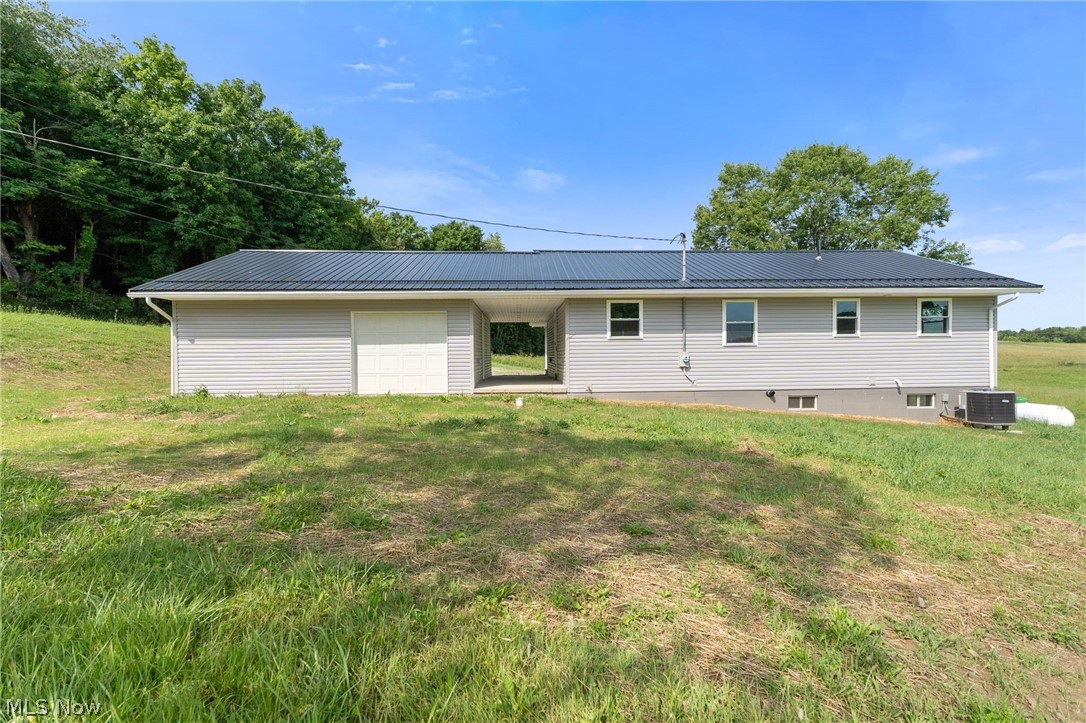 41 Penny Road SW Carrollton OH 44615