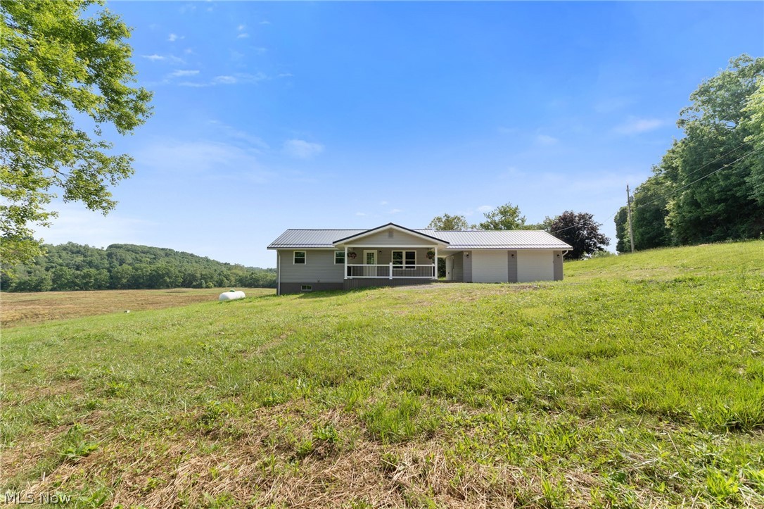 41 Penny Road SW Carrollton OH 44615
