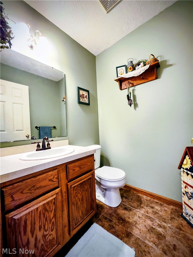 107 Cedar Chardon OH 44024